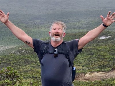 Inspirational brain injury advocate Dr. Bruce Powell Joins Headway Charity Golf Day